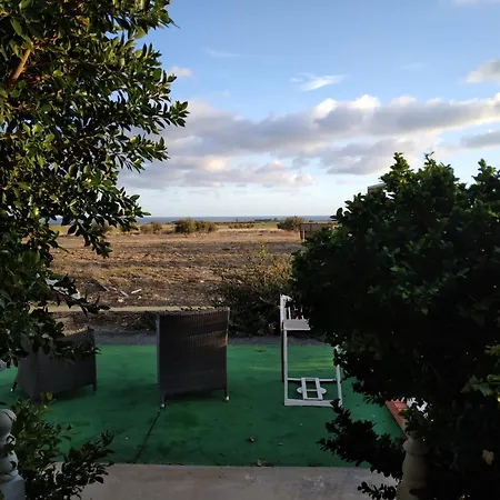 Semesterbostad Mersinera Paradise Garden 2